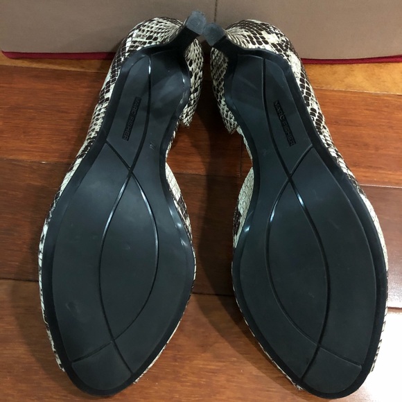 Marc Fisher “Joey” Snake Skin peep toes Pumps - Picture 4 of 8
